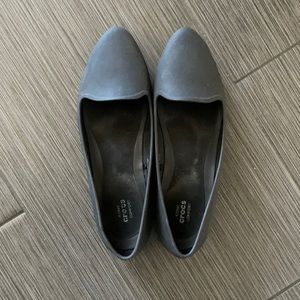 Black Crocs size 8 pointed toe flats